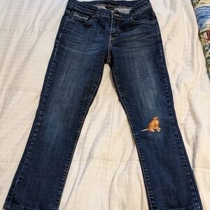 𝅺levi's Mid rise skinny jeans with a dog patch on the left knee